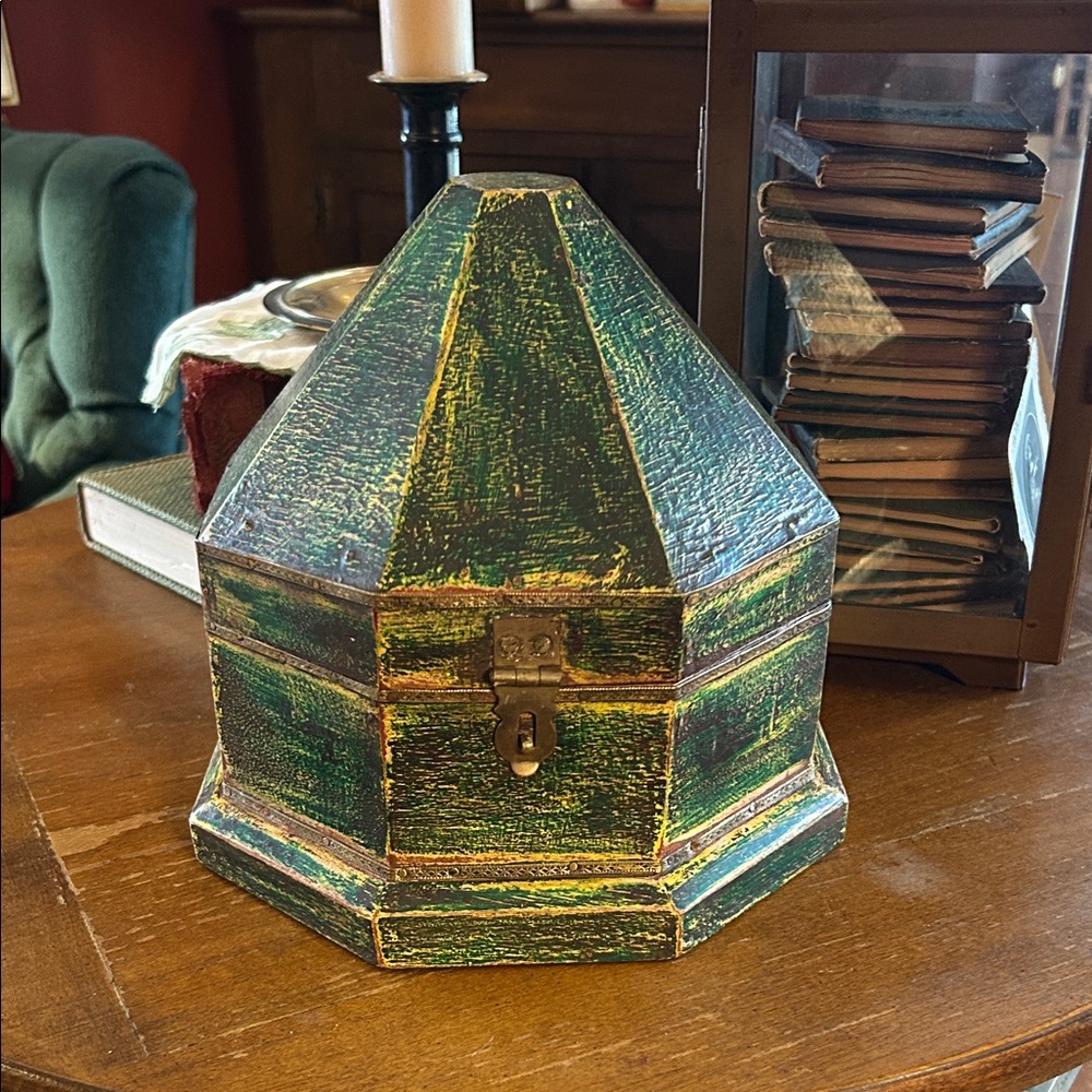 Vintage Green Wooden Decorative Trinket Box with Brass Accents